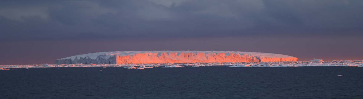 Schaurig schöne Grüße aus der West-Antarktis, nachts um 3 Uhr: